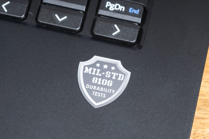 カタログに「MIL-STD-810G」や「MILスペック」準拠の堅牢性、といった表記があれば、申し分ない堅牢性を備えていると考えていい