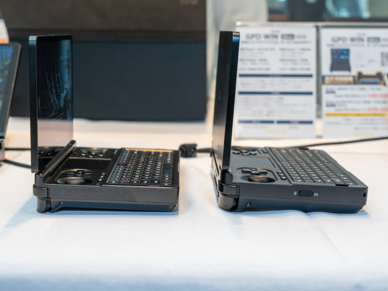 側面。パッド/マウス切替スイッチが背面から移動した