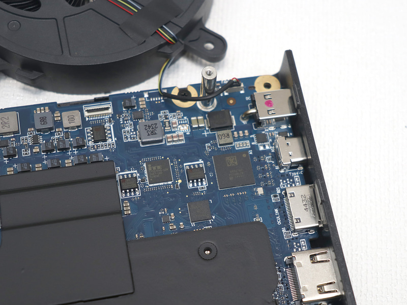 Thunderboltコントローラは「JHL7440」といなっている。