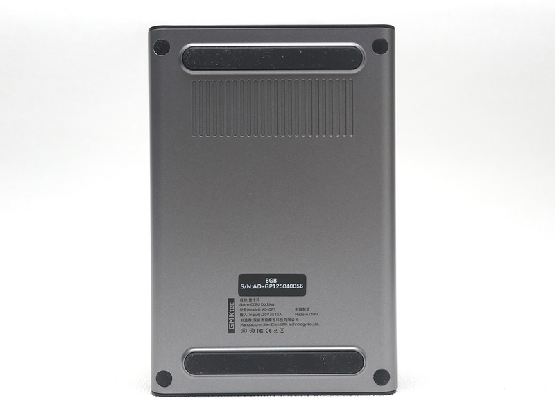 底面は大きめのゴム足が装備されている