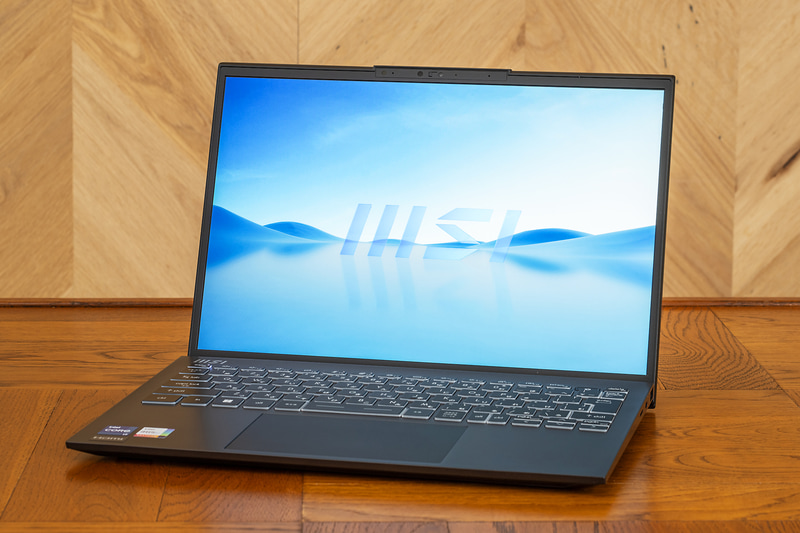 Prestige 13 A13Mは13.3型サイズで、1kgを切るモバイルノート。32GBと潤沢なメモリを搭載している