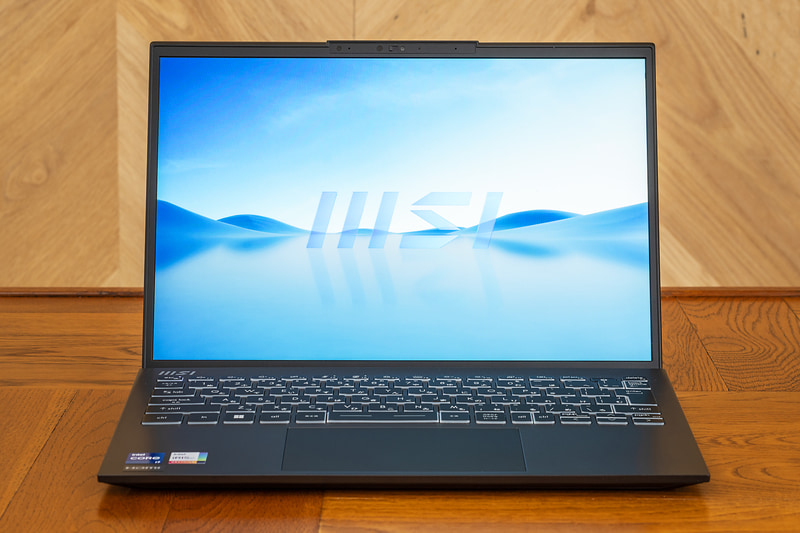 ディスプレイは13.3型と携帯性と実用性のバランスが取れたサイズを採用している。解像度はWUXGA(1,920×1,200ドット)