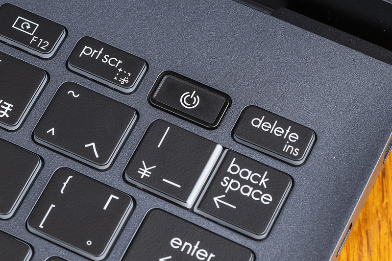 電源ボタンは指紋センサーを内蔵している