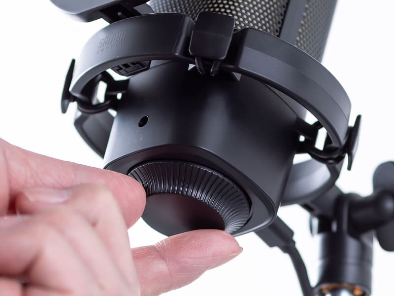 底面のダイヤルで音量調整できる