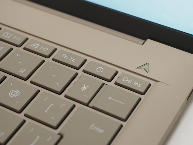 電源ボタンはプリントスクリーン(Prt Sc)とデリート(Del Ins)の間