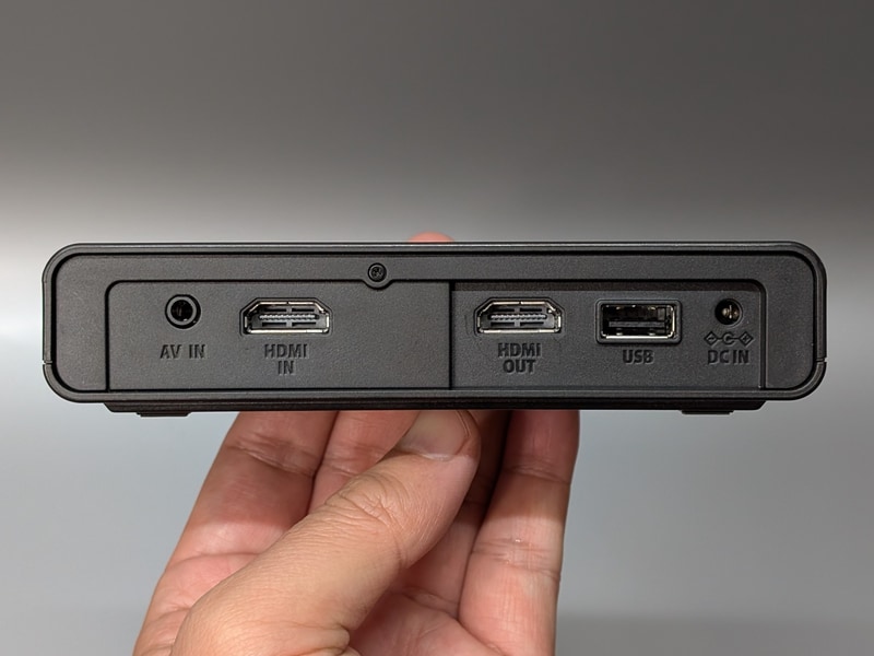 背面。HDMIモニターに出力できる。USBメモリなどUSB接続のストレージへの記録も可能だ