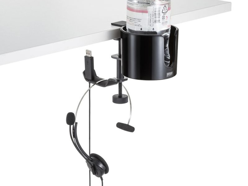 ヘッドフォンも引っ掛けられる