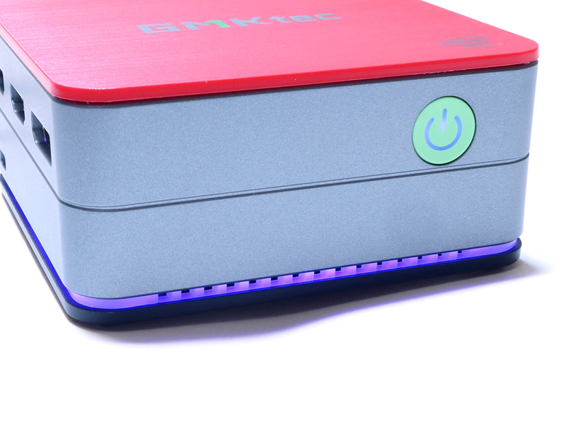 通電後は電源ボタンと底面部のLEDが点灯する