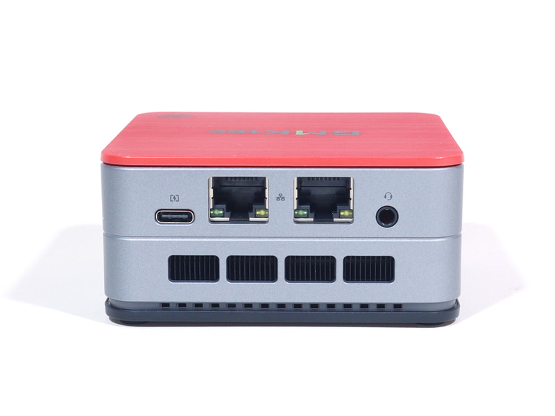 背面には給電専用のUSB Type-C、Gigabit Ethernet 2基、3.5mm音声入出力端子が並ぶ