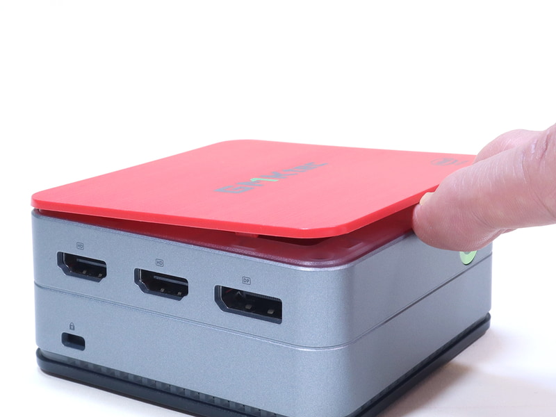 天板パネルは治具がなくても爪などで簡単に着脱できる