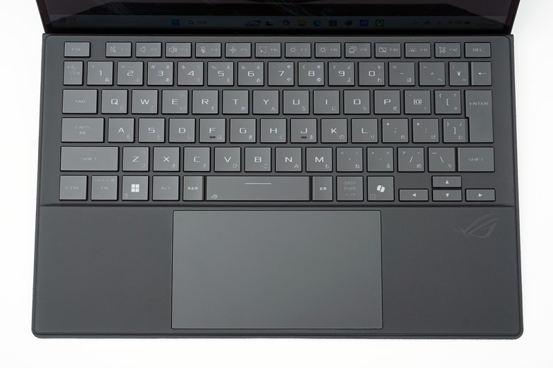 キーボードは日本語配列。右下にCopilotキーも搭載