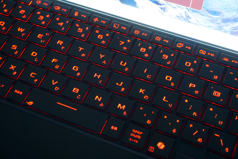 ライティング制御が可能なバックライトも備える