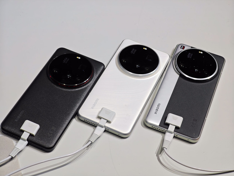 Xiaomi 15 Ultraは、ブラック、ホワイト、そしてカメラっぽいカラーとなるシルバーの3色展開