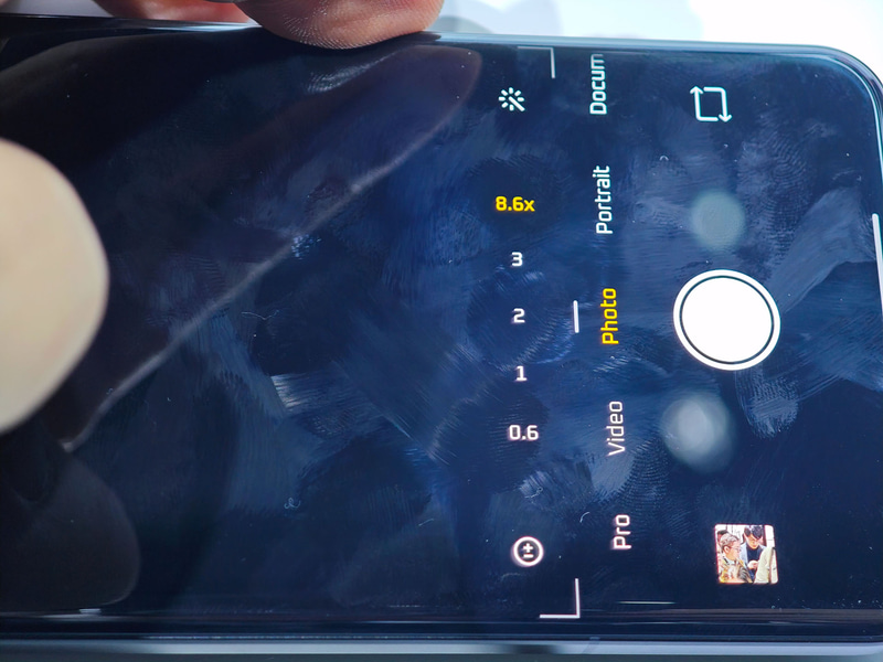 4.3倍のアイコンを押すと、8.6倍(200mm相当)に切り替わる