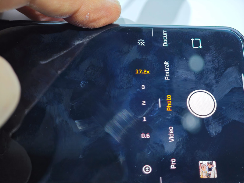 さらに8.6倍のアイコンを押すと、17.2倍(400mm相当)に切り替わる。ただし、400mm相当はデジタルズームだと考えられる