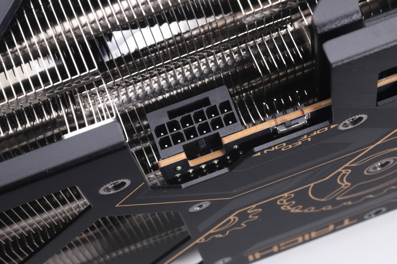 補助電源コネクタは16ピン×1系統