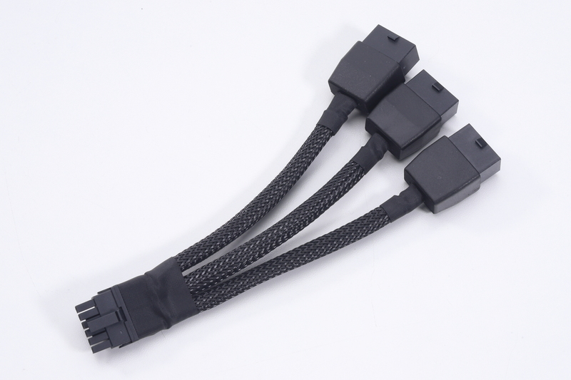 PCIe 8ピン×3系統から16ピン(450W)に変換するアダプタが付属