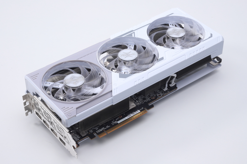Radeon RX 9070を搭載するASRockの「Radeon RX 9070 Steel Legend 16GB」
