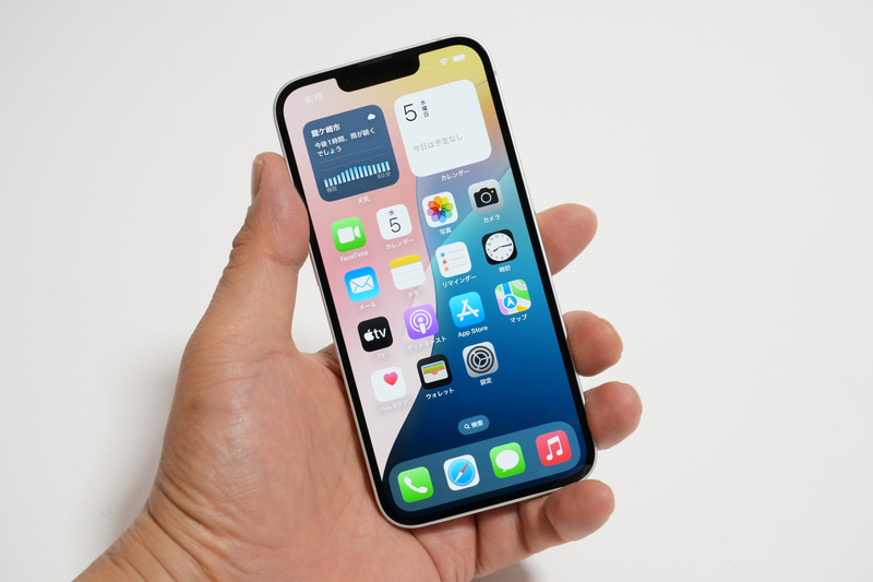 幅は71.5mm、厚さは7.80mm。iPhone 16の幅は71.6mmなので、0.1mmコンパクトだ