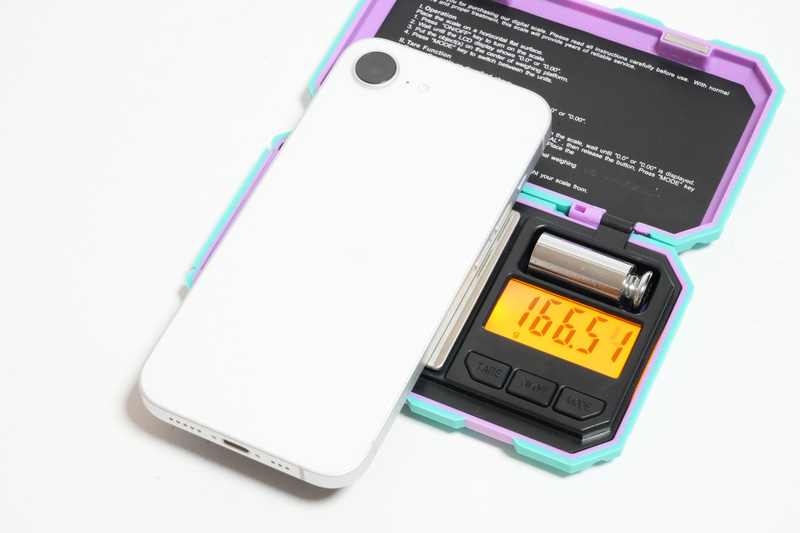 仕様上の重量は167g。実測重量は166.51g。製造上の誤差がほとんどない