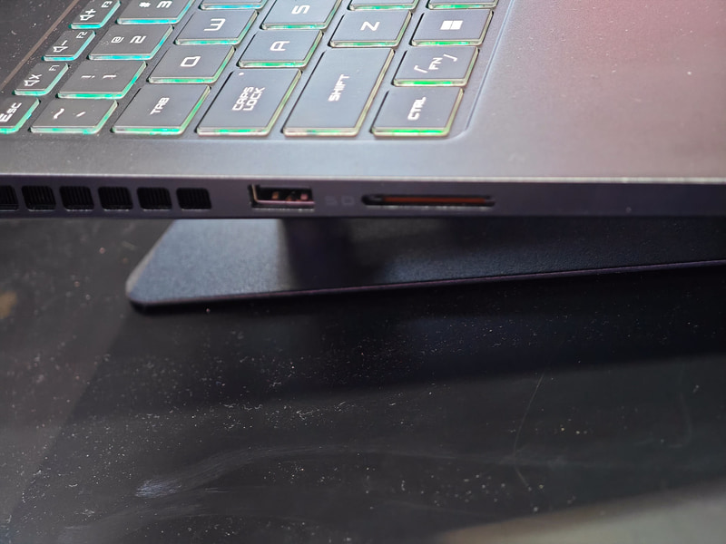 左右と後部のポート