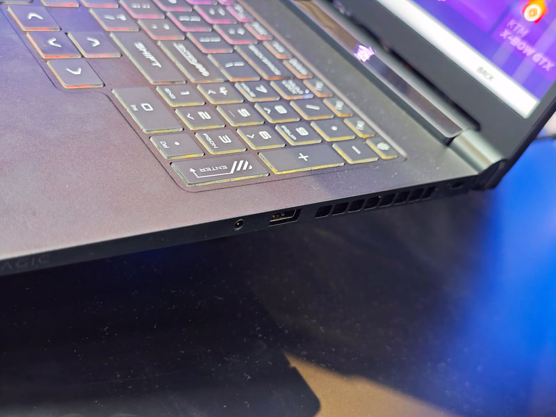 左右と後部のポート