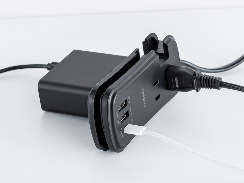 コンセント差込口の1基は背面に配置