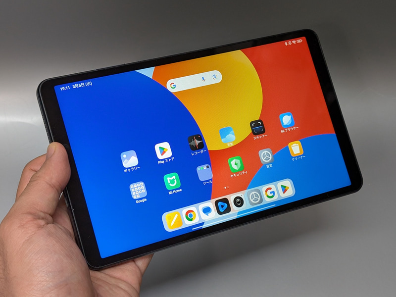 「Redmi Pad SE 8.7」。本体色はグラファイトグレー。実売価格は1万6,980円から