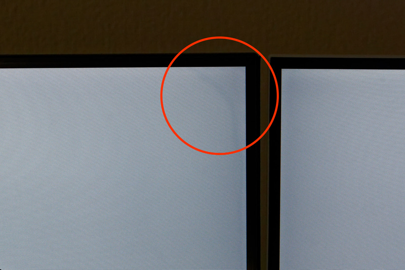 白画像を全体表示してみると、2万時間稼働したものは画面右上隅にシミのようなものが見える。経年変化による劣化はこのようにさりげなく起こりうるというわけだ<br>※<span class="fnt-75">開発試作機でのサンプル症状であり、すべての個体がこのように劣化するわけではない</span>