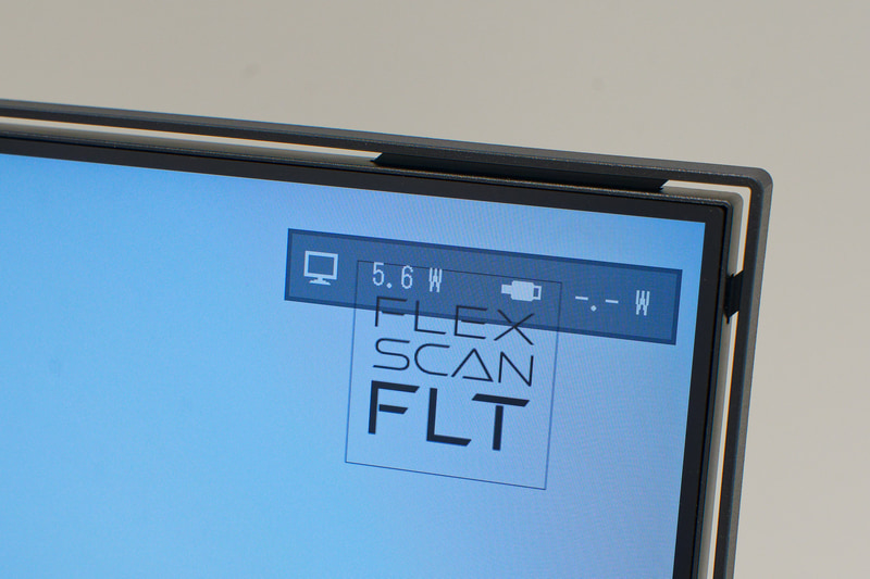 最新モニターの中にはLED電球1個分相当の電力で動作するものも。写真はわずか6Wで動作するEIZOのFlexScan FLT