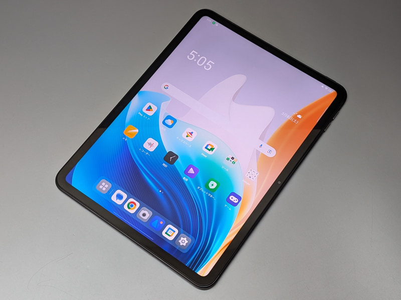 ベゼル幅はほぼ均等なので縦向きでの利用でも違和感はない