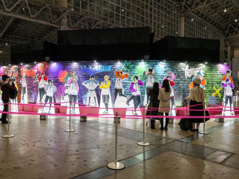 男性タレント中心のスタンディウォール