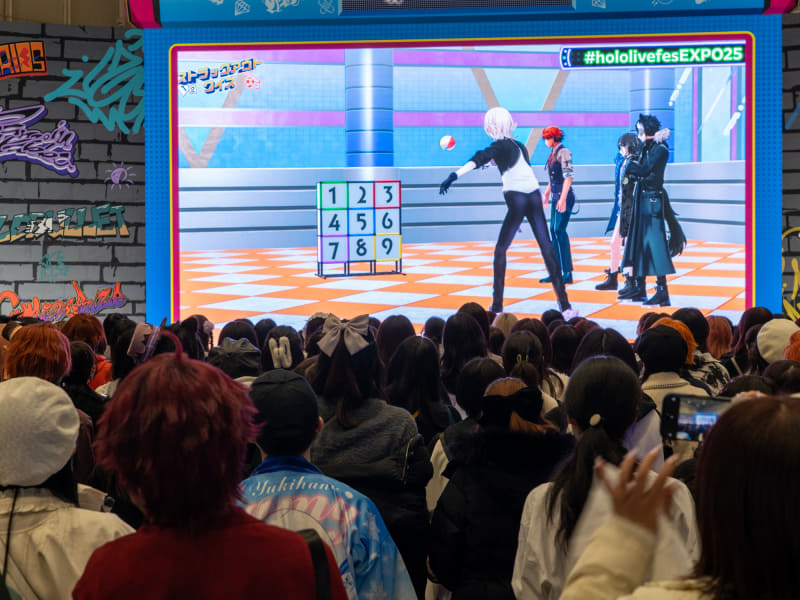 大画面で対決企画を流した「ホロスターズ・バトルストリート」