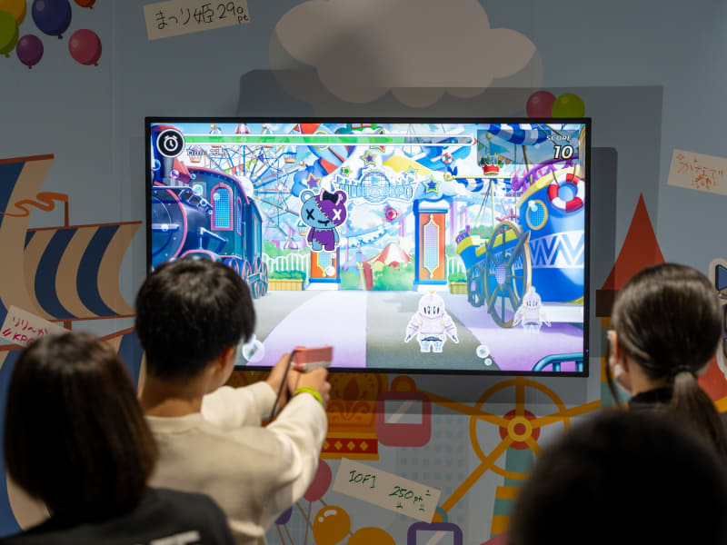 マスコットを撃ち落とすガンシューティング