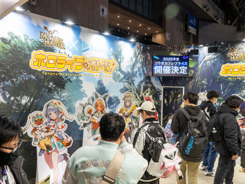 モンスターハンターコラボのプライズ商品「ホロライブとオトモ」のスタンディPOP