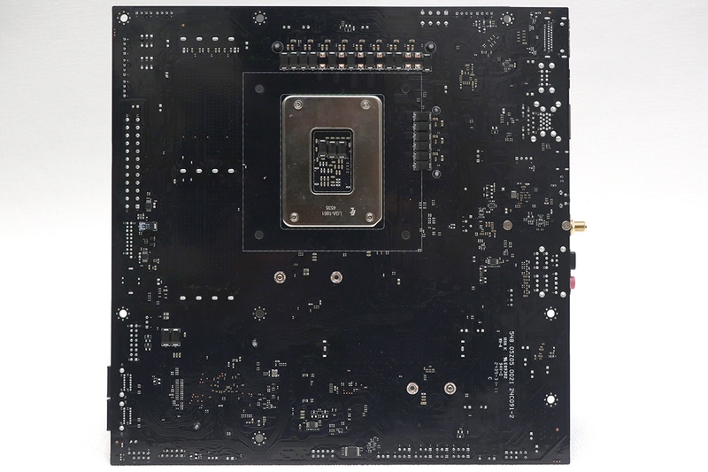 電源実装は裏面まで及んでいる