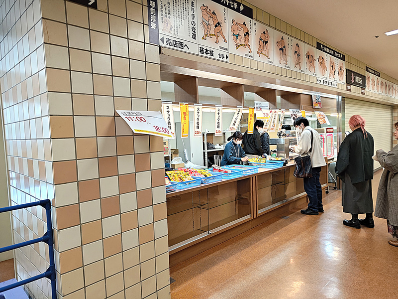 スナックや焼き鳥の販売コーナーもあった。飲食類については、やや種類が少なかったように感じた