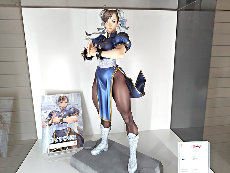 配信などでも紹介のあった春麗のフィギュアも展示。触れることはできないが、さまざまな角度から鑑賞が可能だった