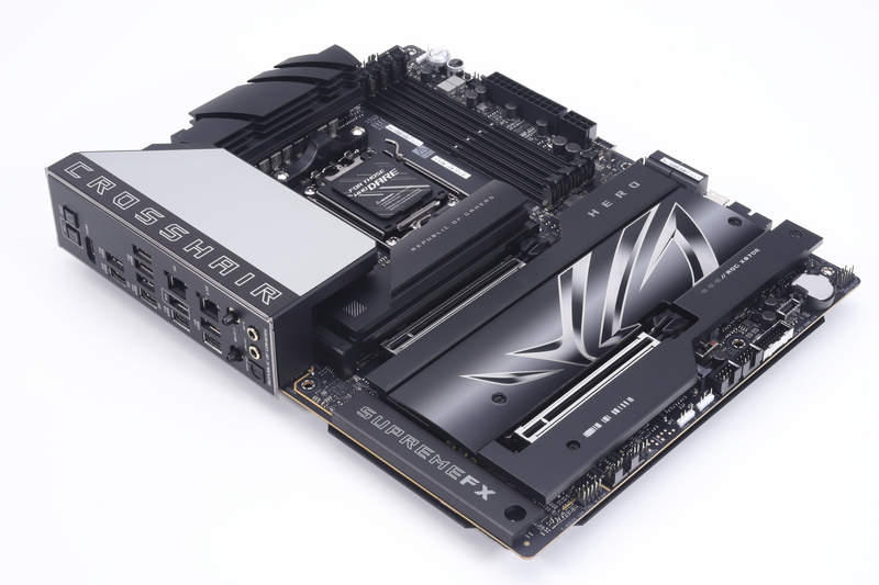 ASUSのAMD X870Eマザーボード「ASUS ROG CROSSHAIR X870E HERO」