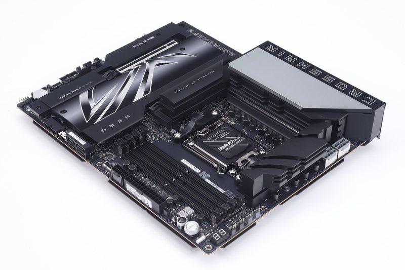 18+2+2フェーズの強力なVRMを備えるハイスペックなSocket AM5対応マザーボードだ