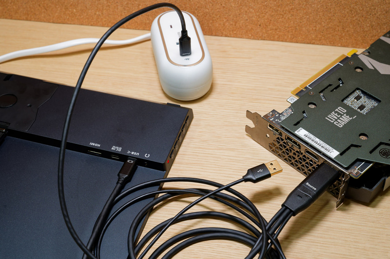 接続イメージ。USBケーブルはPCのUSBポートに接続することで、タッチ対応モバイルモニターでのタッチ操作が可能になる