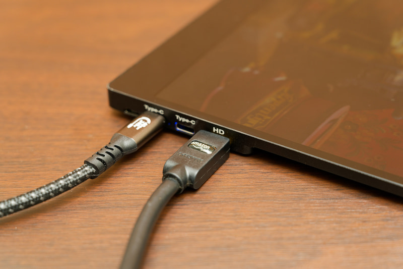 Mini HDMIポートを装備し、デスクトップPCとも接続しやすい