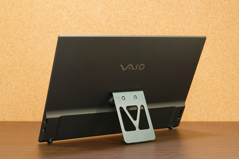 一体型スタンドですばやく自立