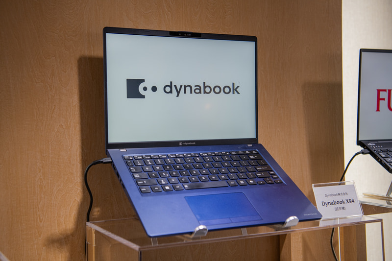 dynabookの「dynabook X94/NY」※試作機のためIntel vProプラットフォーム対応のステッカーは貼付されていない