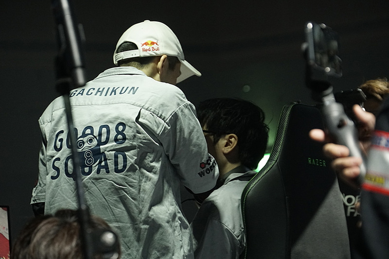 試合の合間には選手たちがかけよって声掛けするシーンも多く見られた