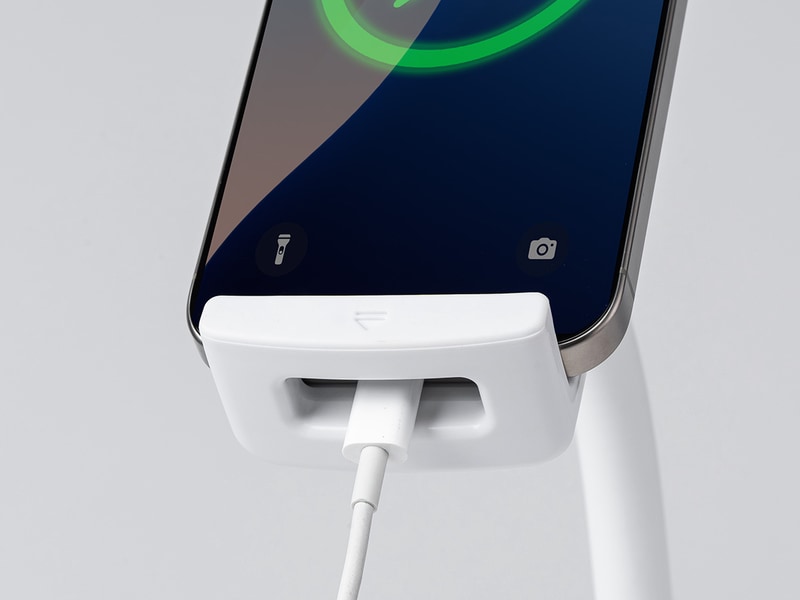 充電ケーブル用スリット