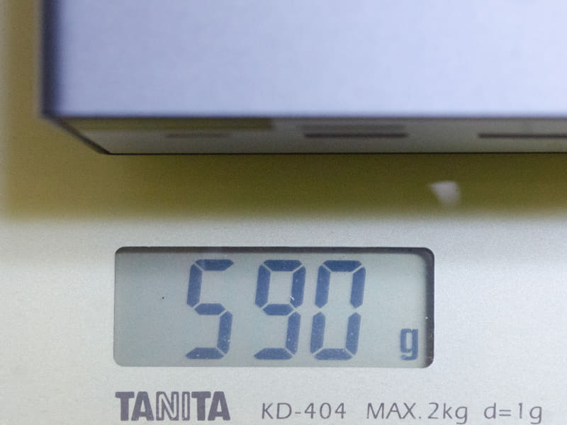 重量。実測で590gと軽い