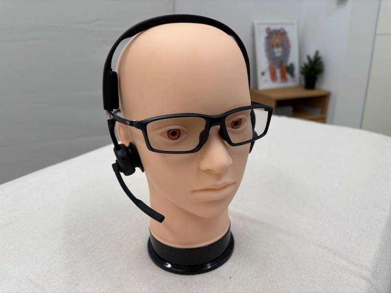 整体の先生にお借りした小さめ頭部模型にOpenMeet UCを装着