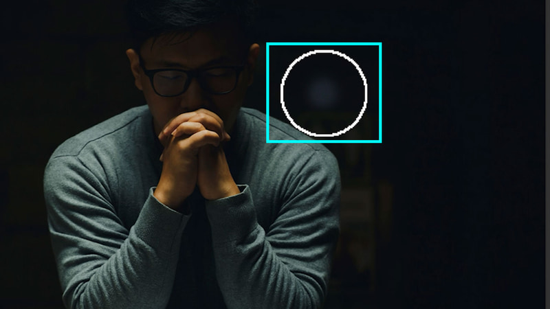 ツールバーからブラシツールを選択しレイヤーマスクに白い点を打ちます。レイヤーマスクの白い部分のみ調整レイヤーの効果が反映されます