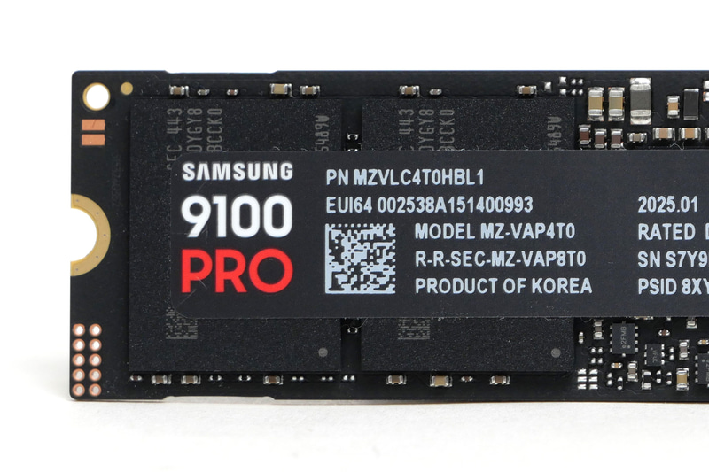 NANDフラッシュメモリチップを2チップ搭載。型番は不明ながら、TLC 第8世代V-NANDを採用